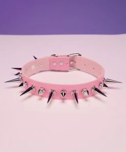 AE Not Too Close Spiked Choker