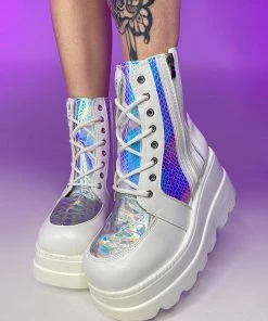 AE Snow Cobra White Platform Boots