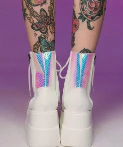 AE Snow Cobra White Platform Boots