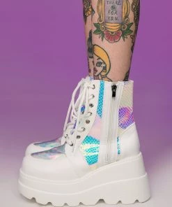 AE Snow Cobra White Platform Boots