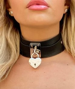AE Womens Key To My Heart Faux Leather Choker
