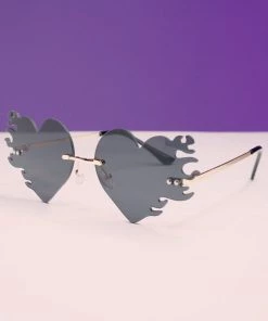 AE Womens Heart On Fire Sunglasses